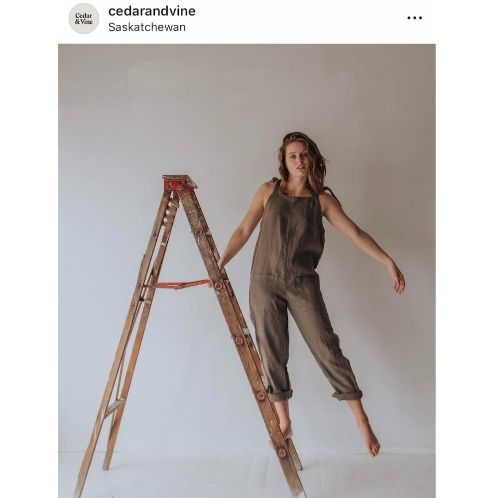 Cedar & Vine Linen Romper Size L